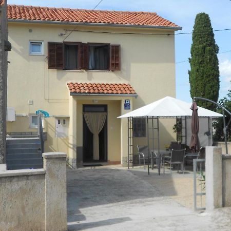 Holiday Home Mery By El-Pi Tours Malinska Exterior photo