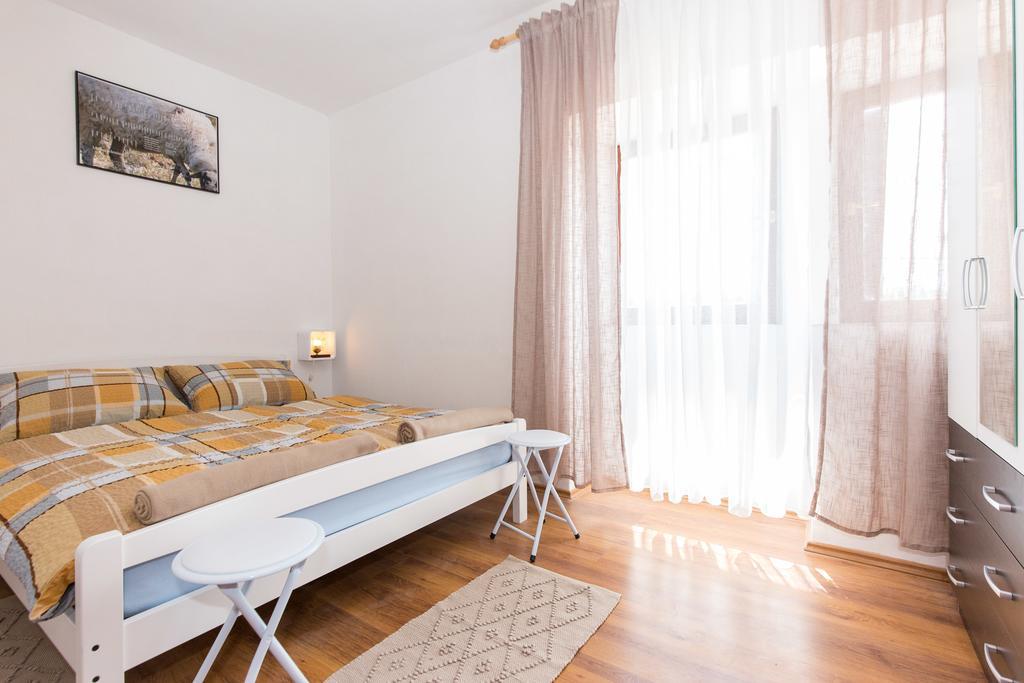 Holiday Home Mery By El-Pi Tours Malinska Exterior photo